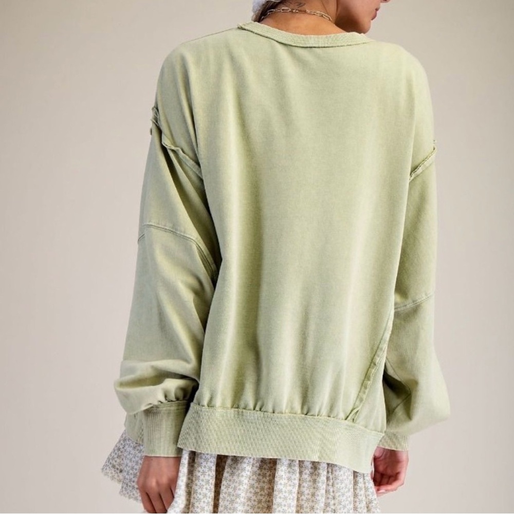 Womens Easel Sage Pullover Sweatshirt with Flower Appliqués Medium Soft - Picture 3 of 3
